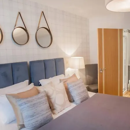 Modern & Central - Two Bedroom & Two Bathroom Apartment Exterior photo