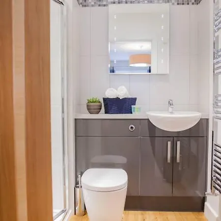 Modern & Central - Two Bedroom & Two Bathroom Apartment Exterior photo
